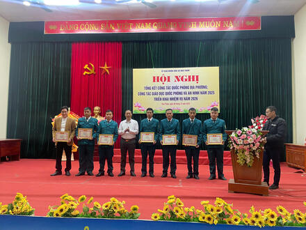 Kinh tế - Chính trị