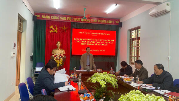 Đoàn kiểm tra Sở Dân tộc và Tôn giáo kiểm tra công tác xóa nhà tạm, nhà dột nát tại xã Hoa Thám