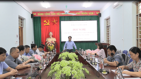 Đảng ủy xã Hoa Thám tổ chức hội nghị công bố các Quyết định về công tác cán bộ