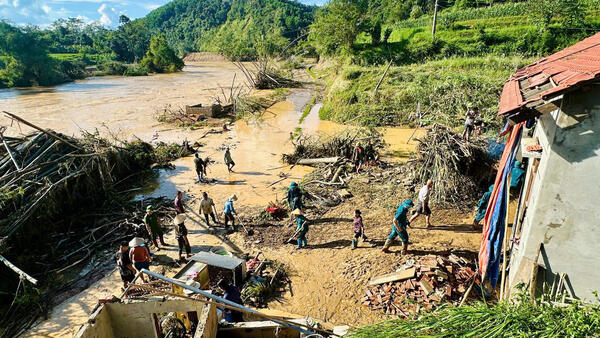 XÃ HOA THÁM CHỦ ĐỘNG ỨNG PHÓ VÀ KHẮC PHỤC HẬU QUẢ SAU BÃO SỐ 11 (MATMO)