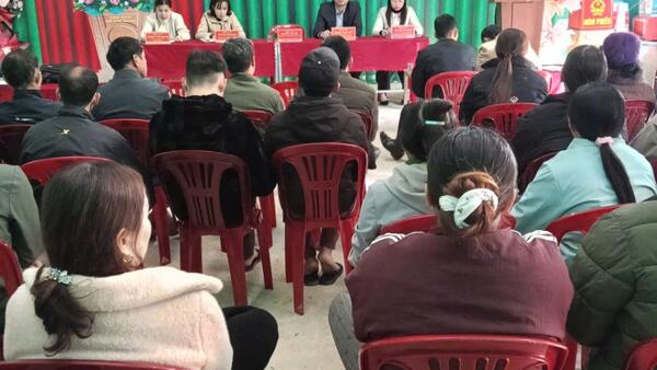 Hội nghị tiếp xúc cử tri vận động bầu cử tại thôn Đội Cấn II