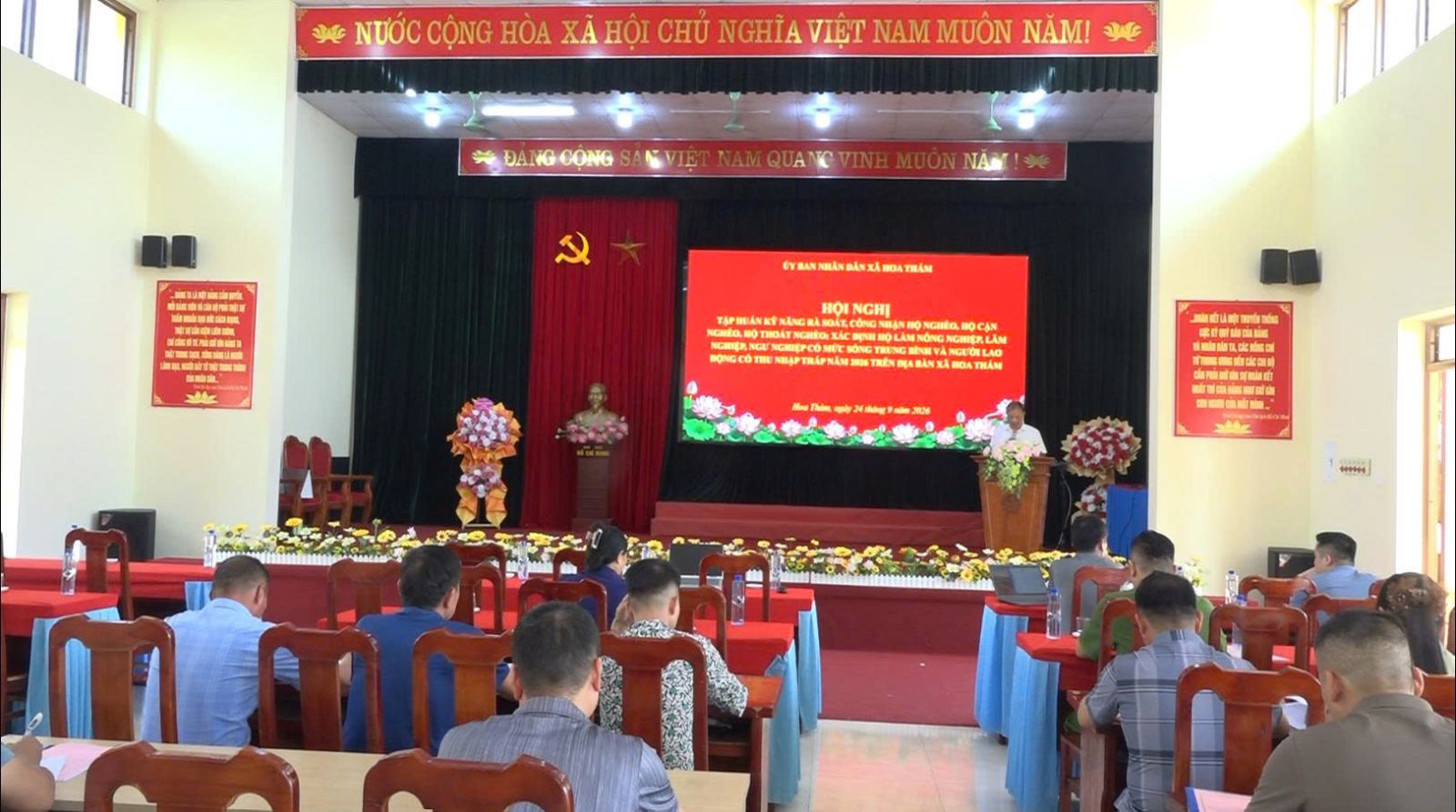 Đồng chí Nguyễn Tuấn Uy, Phó Chủ tịch UBND xã phát biểu khai mạc Hội nghị